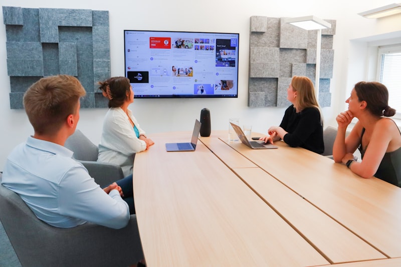 VidPro setup til hybridmøde med live og online deltagere